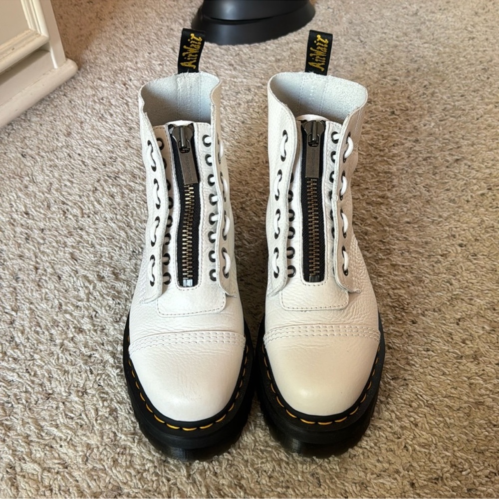 NWOT DOC MARTEN SINCLAIR BOOTS